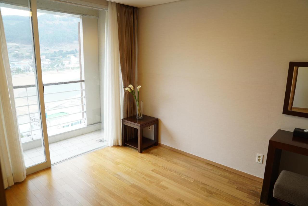 Hotel Riviera Geoje Exterior photo